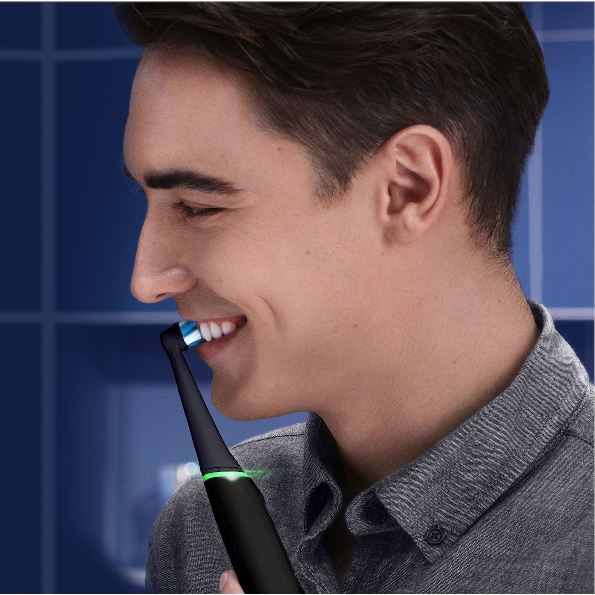 Oral-B iO 6s elektrisk tannbørste 448877 topakning (sort/rosa)