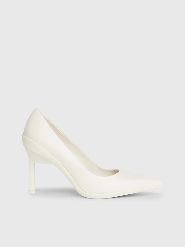 Sapatos de couro com salto agulha
