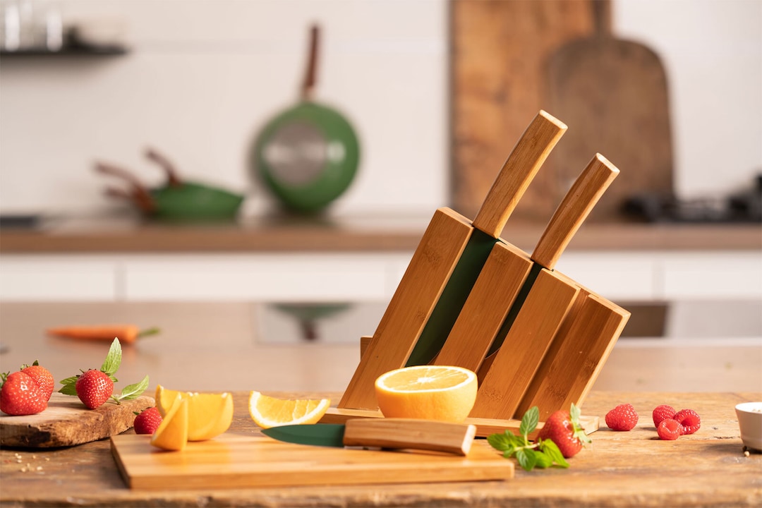 JUST VEGAN Messerblock mit Schneidebrett CERA 5-teilig grün