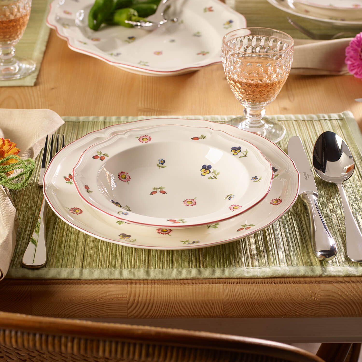 Petite Fleur Dinner plate White, 10.6'', Premium Porcelain