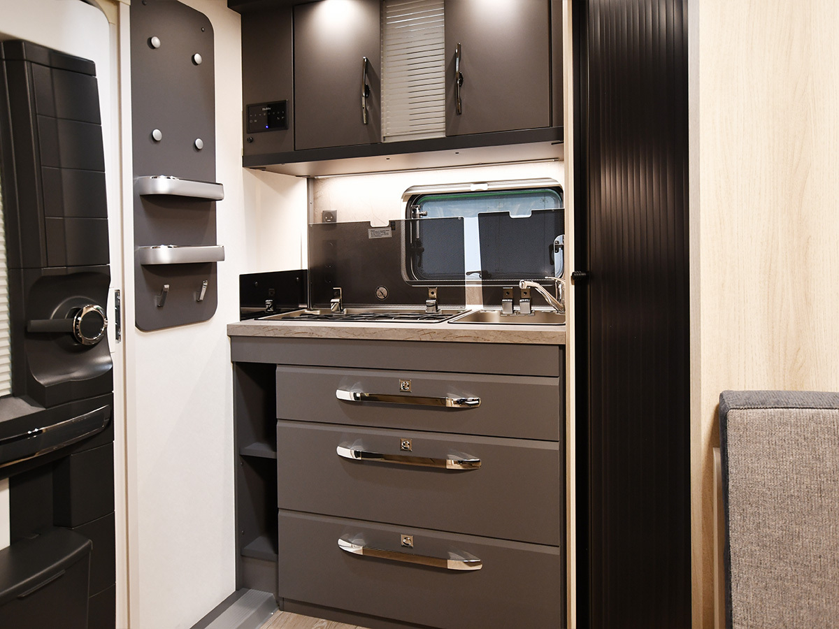 Hobby De Luxe 460 SFF 2026 caravan