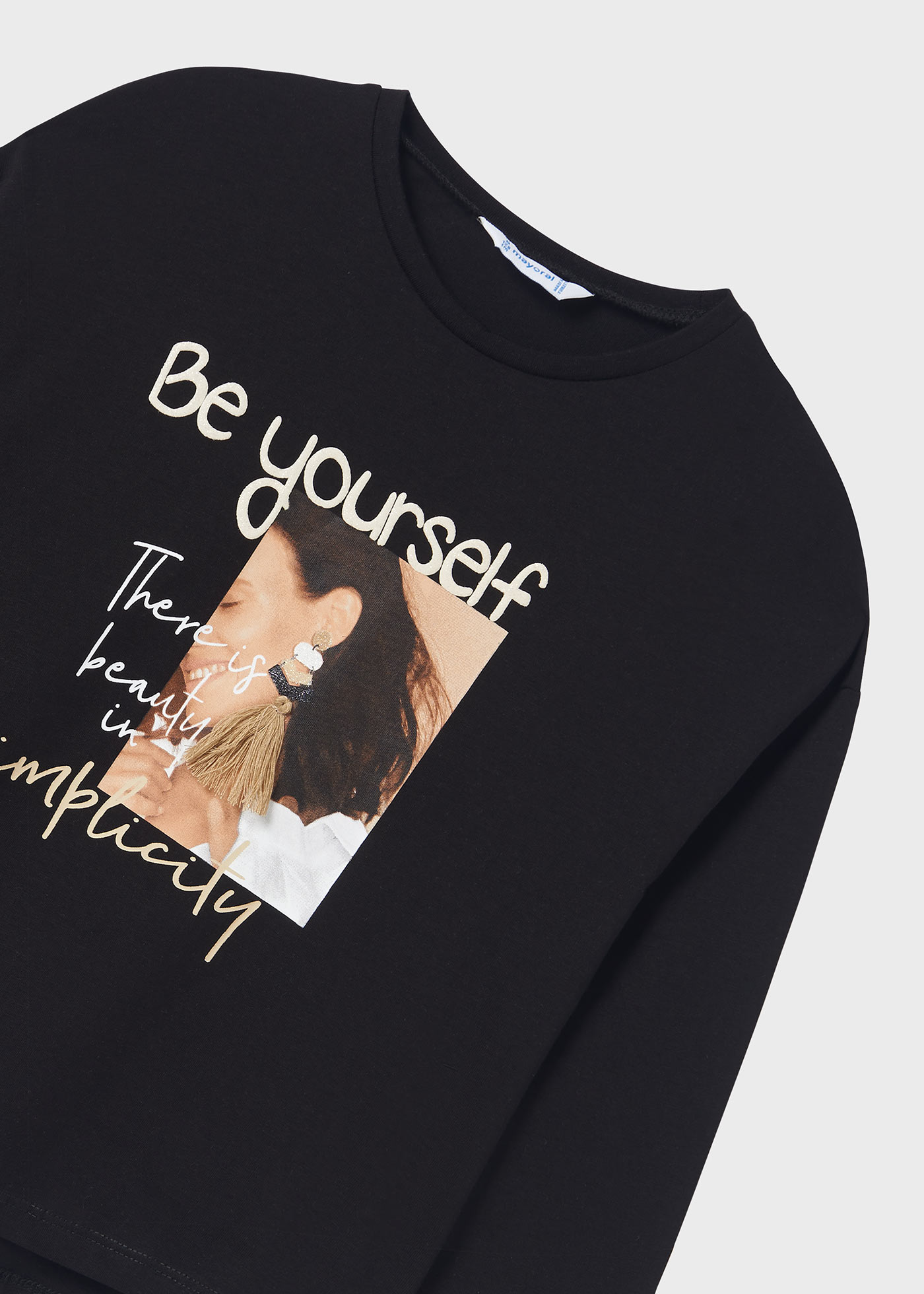 Camiseta de manga comprida para meninas, feita de algodão sustentável.