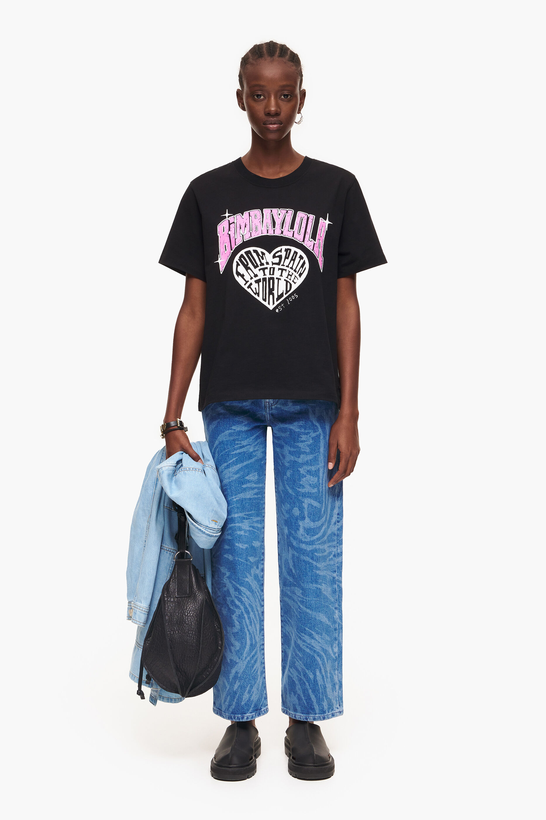 Camiseta com o logotipo da Black University Bimba