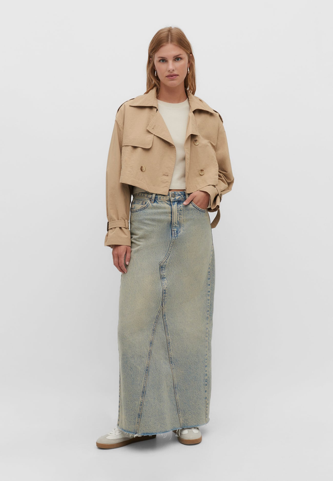 Trench coat curto e oversized com efeito vincado