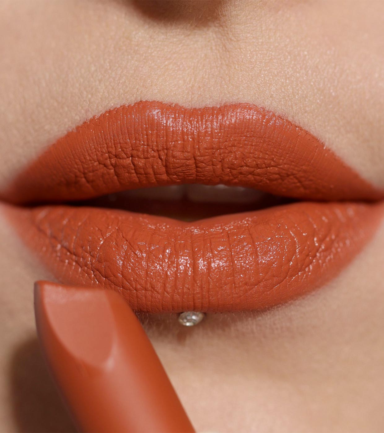 Revolution - Batom Satin Lip Allure - Rebel Rust