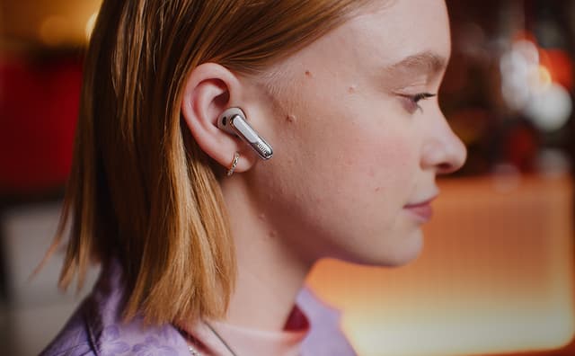 JBL Live Beam 3 true wireless in-ear høretelefoner (sølv)