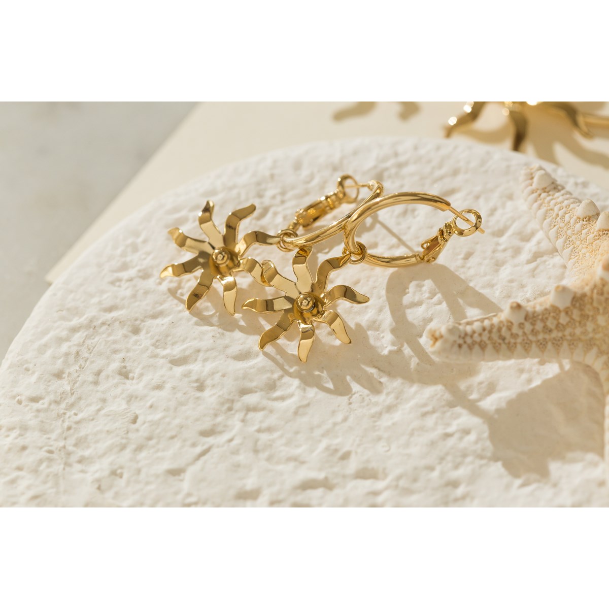 mini boucles d'oreilles créoles soleil doré à l'or fin - ÉOS
