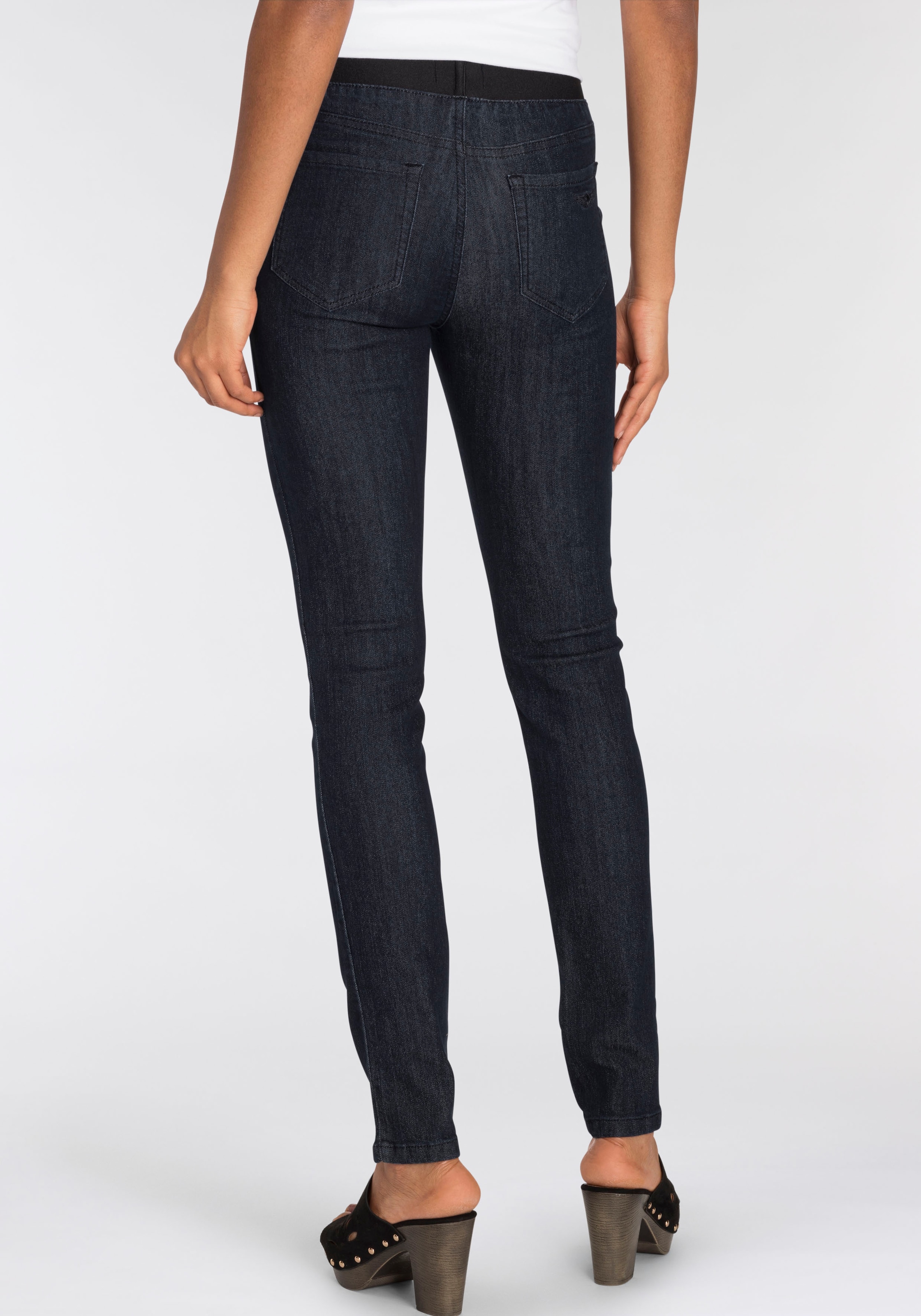 Arizona Skinny-fit-Jeans , extra-enger Schnitt,  komfortable Leibhöhe,  Used-Look-Waschung