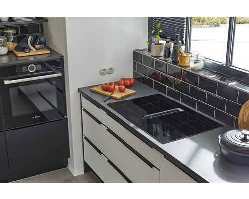 Bosch inductiekookplaat met geïntegreerde afzuigkap, 802 x 522 mm, 4 kookzones, PVQ811F15E