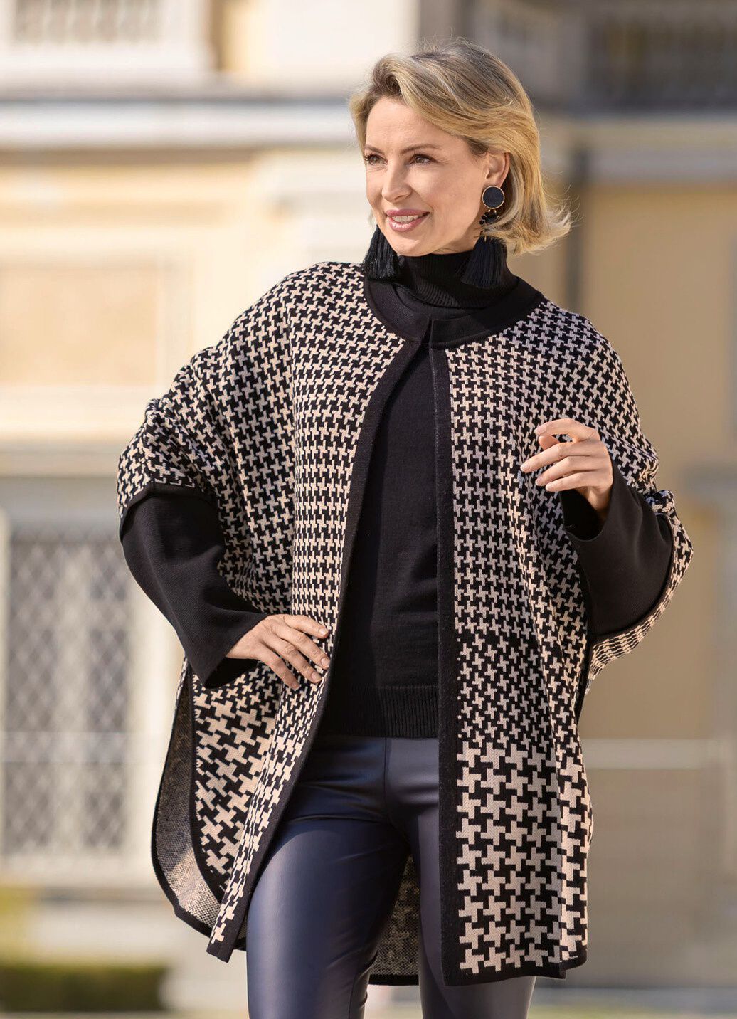 Poncho in offener Form