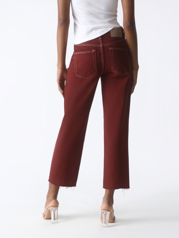 Calça jeans reta com rasgos - Caldero