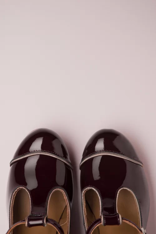 Nemonic Nice laklederen t-strap pumps in bruinrood