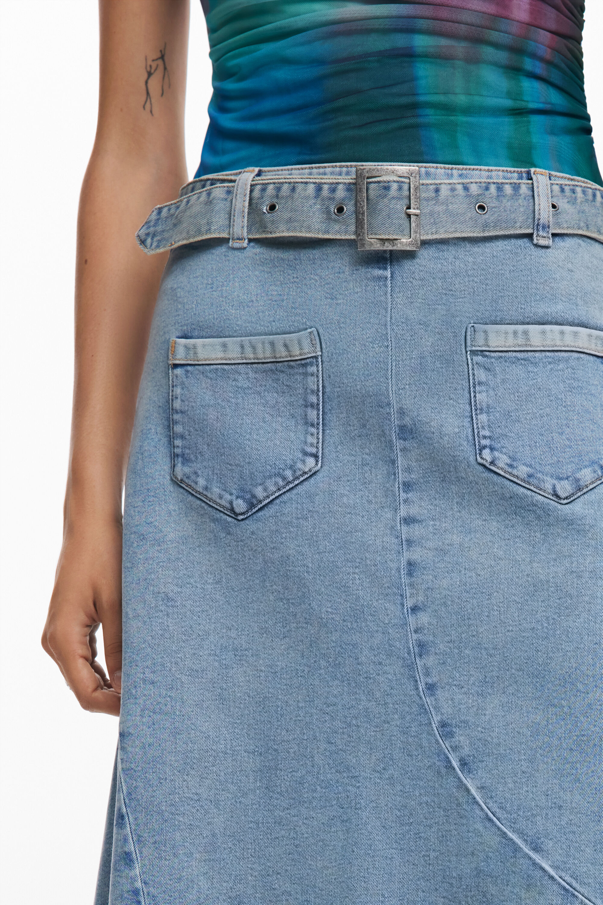 Saia jeans assimétrica