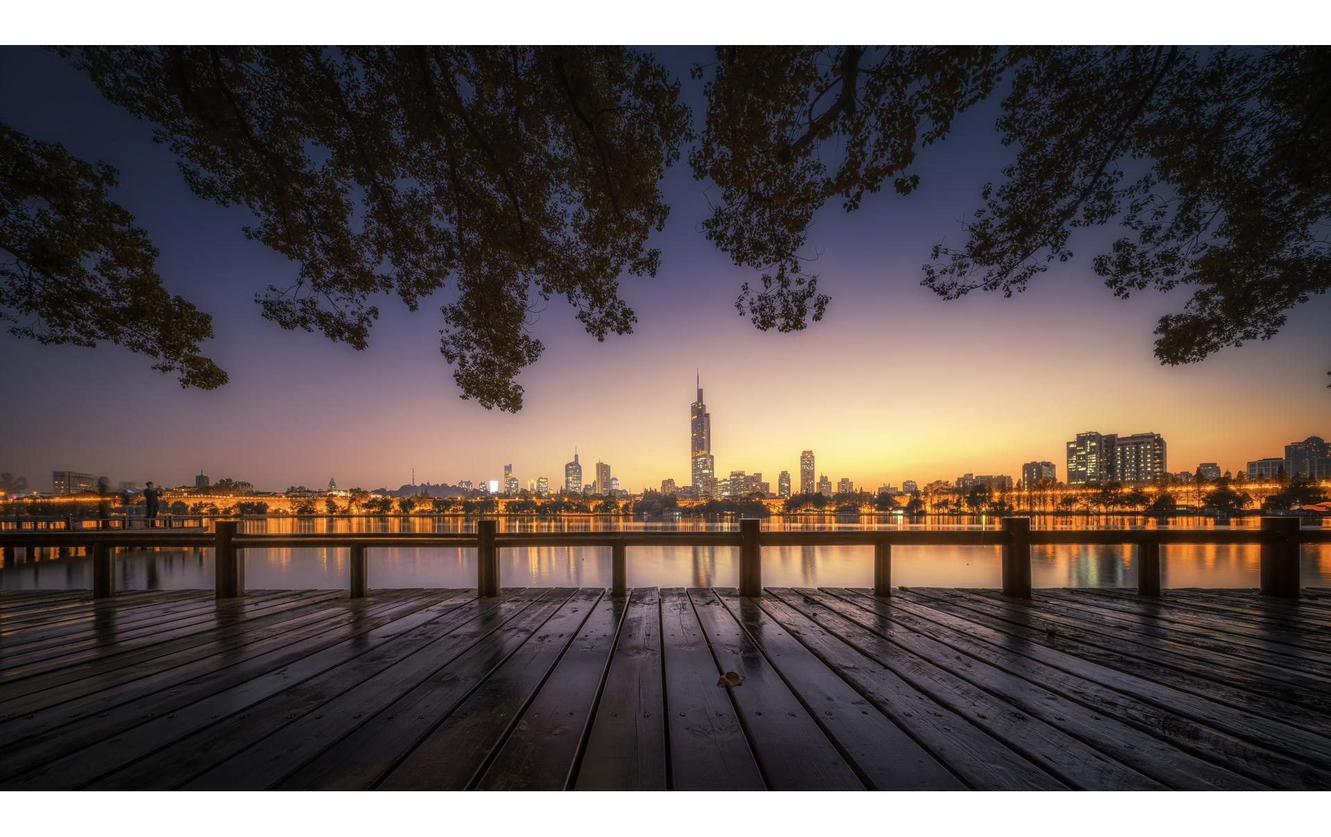 Festbrennweite 10mm F/2.8 Zero-D FF Auto – Sony E-Mount<br>Ultraweitwinkelobjektiv mit Autofokus
