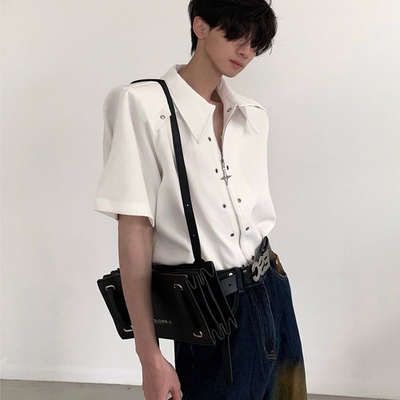 JUN.LEE - Kort mouwloos effen overhemd met ritsdetail en studs