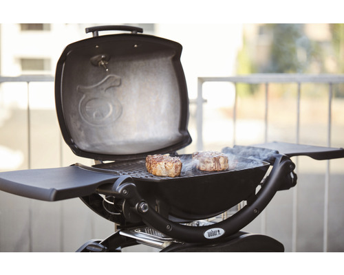 Weber Q 1200 Zwarte gasbarbecue, 1 roestvrijstalen brander 2,49 kW, grilloppervlak 43 x 32 cm, grillrooster van gietijzer, deksel en behuizing van gegoten aluminium, inclusief geïntegreerde thermometer, elektronische ontsteking, twee uitklapbare zijt