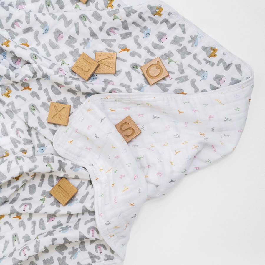 aden + anais™ essentials Baumwoll-Musselin-Decke alphabet animals