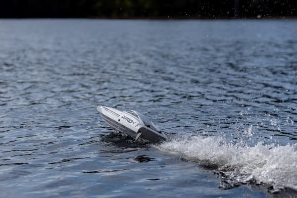 UDI Arrow RC Båt - White 2.4GHz