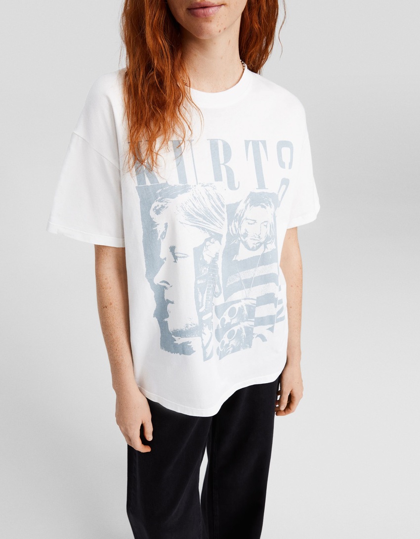 Camiseta oversized de manga curta com estampa de Kurt Cobain