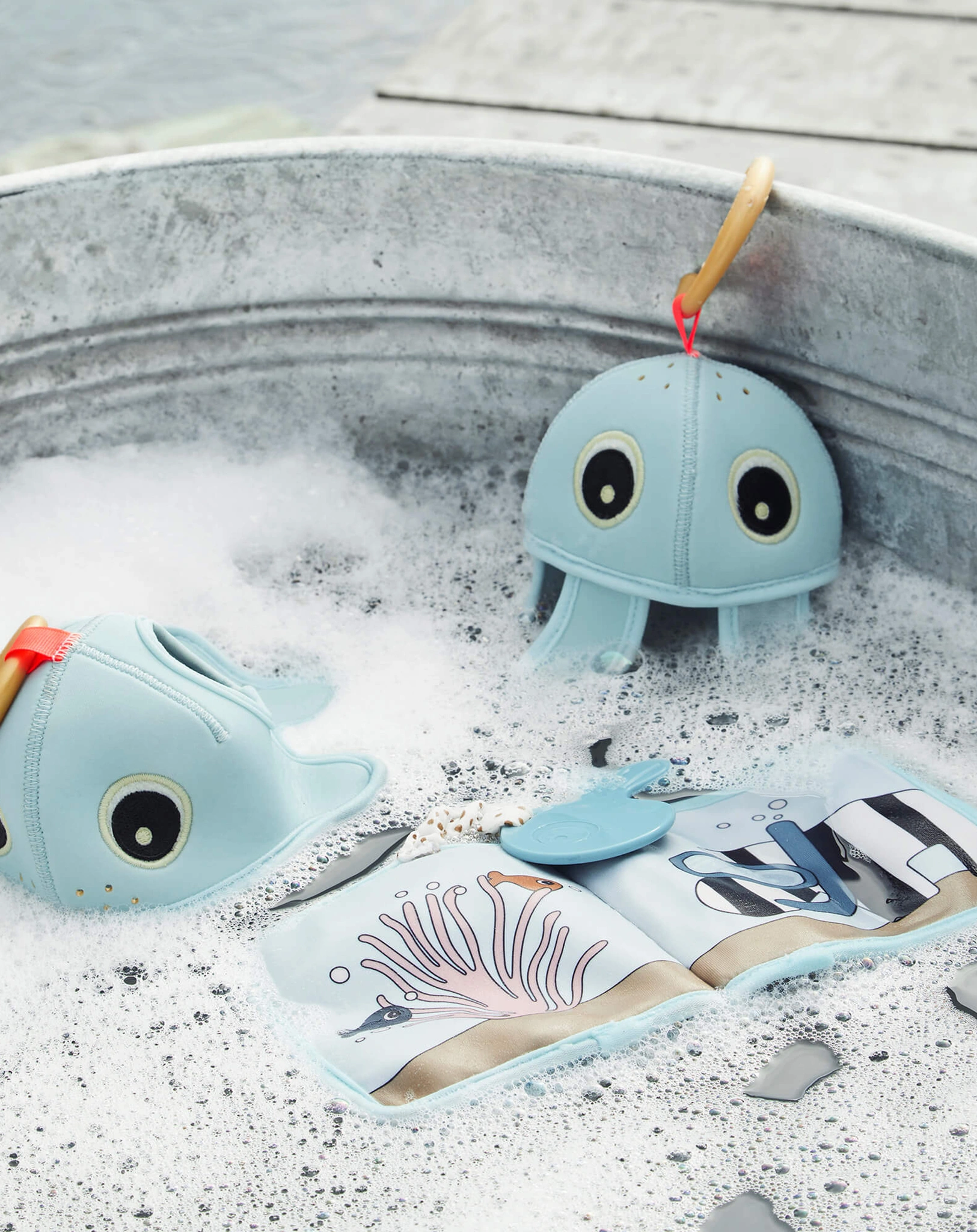 Badespielzeug WALLY (15cm) in blau
