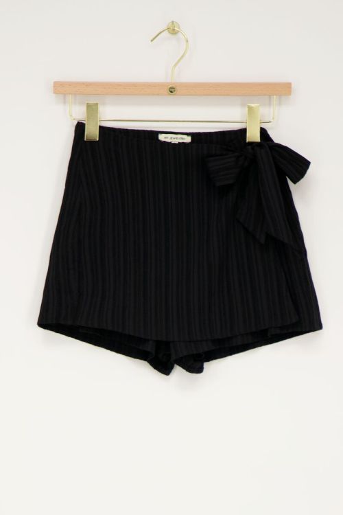 Zwarte crinkle skort met overslag
