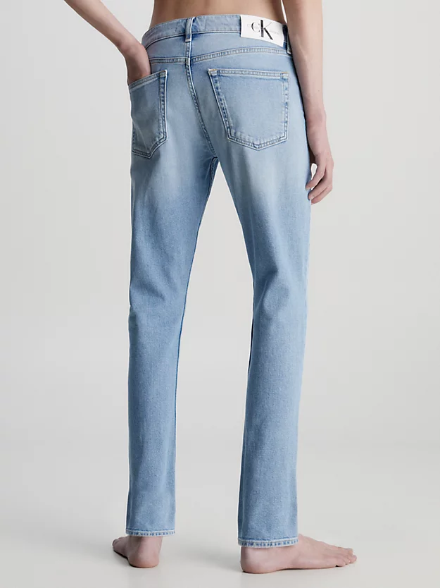 Calça jeans slim fit afunilada