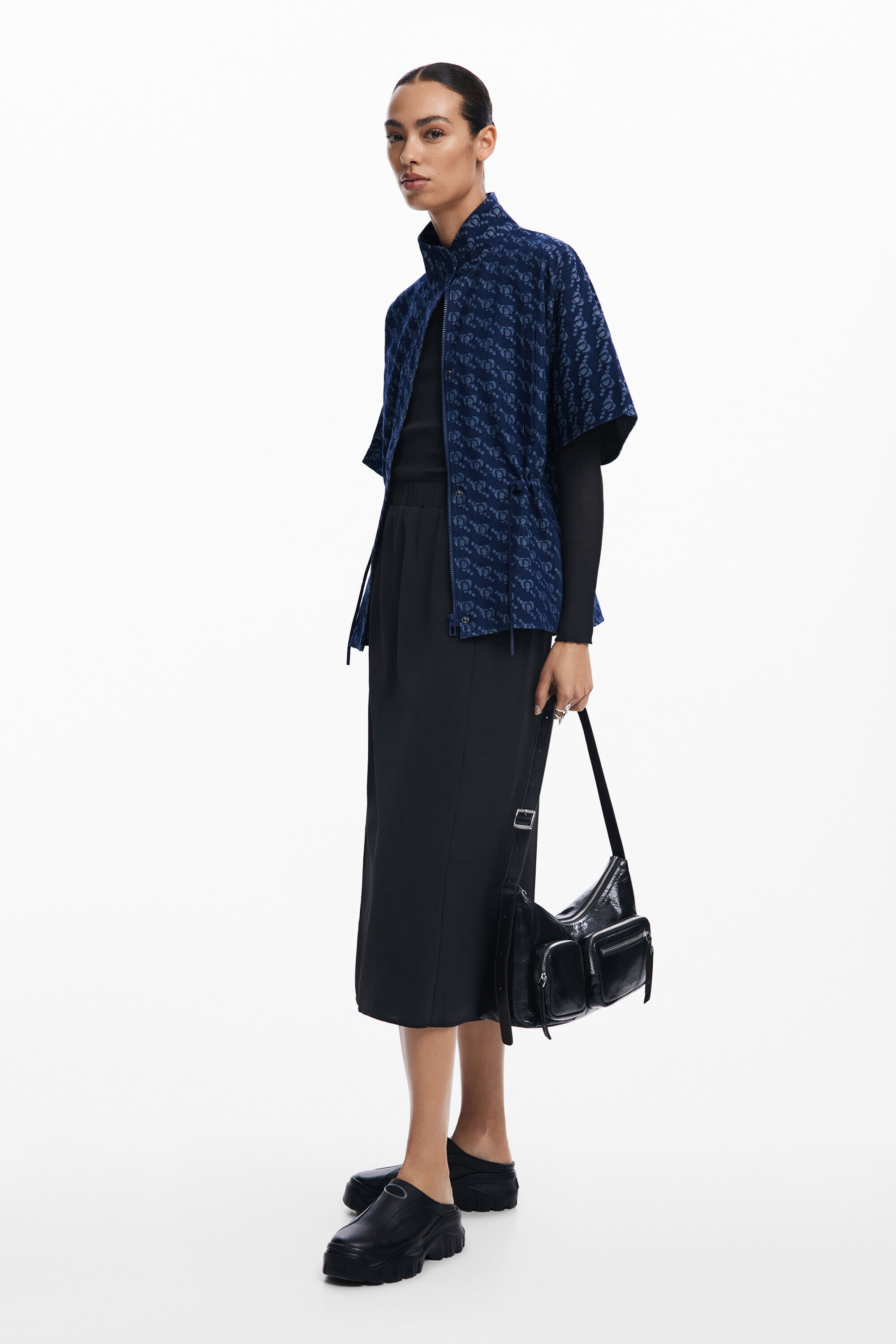 Poncho com estampa geométrica