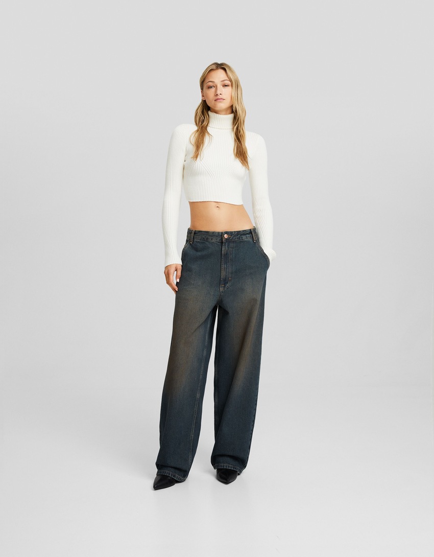 calça jeans estilo skater com efeito desbotado