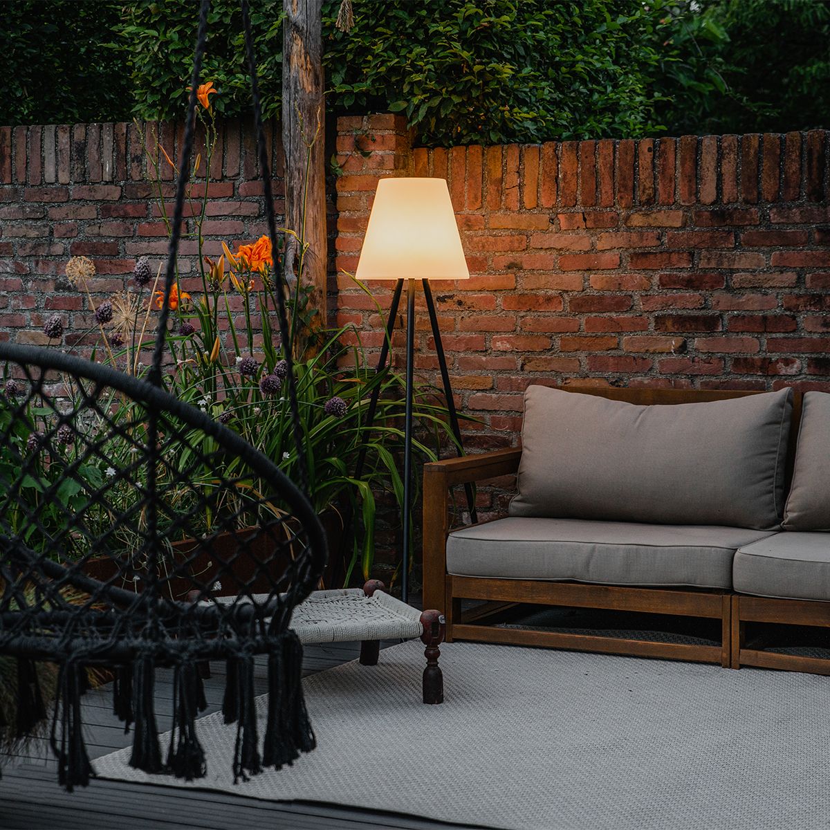 Moderne buiten vloerlamp zwart IP44 incl. LED op solar - Virginia