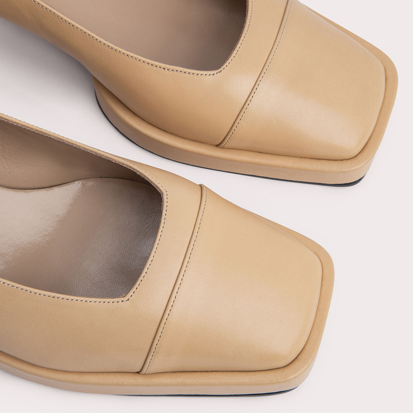 By Far Escarpins en Cuir Sava beiges - Talon 6 cm