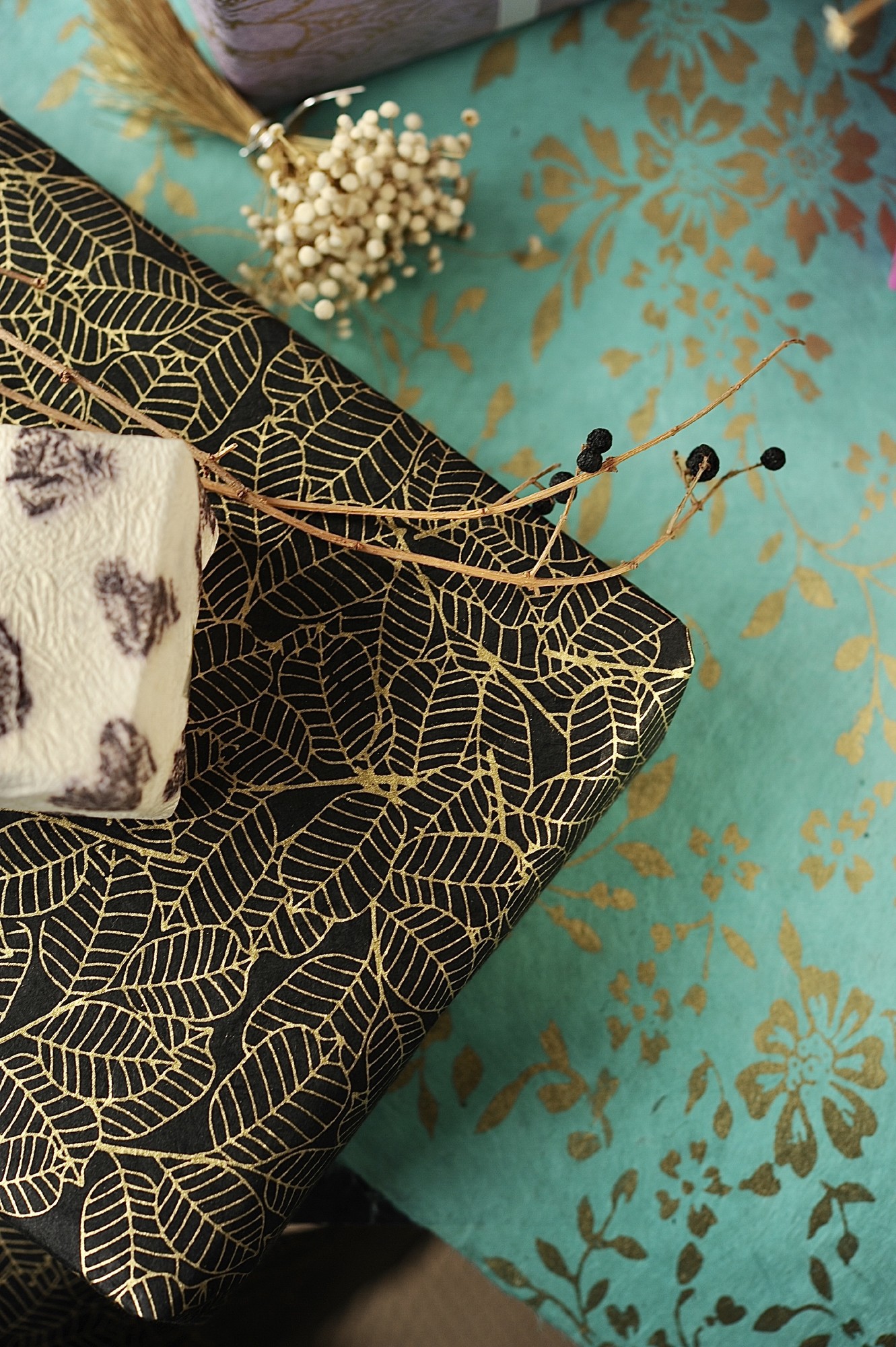 Geschenkpapier 'Golden Leaves', handgeschöpft, L 76 cm, B 50 cm günstig bestellen