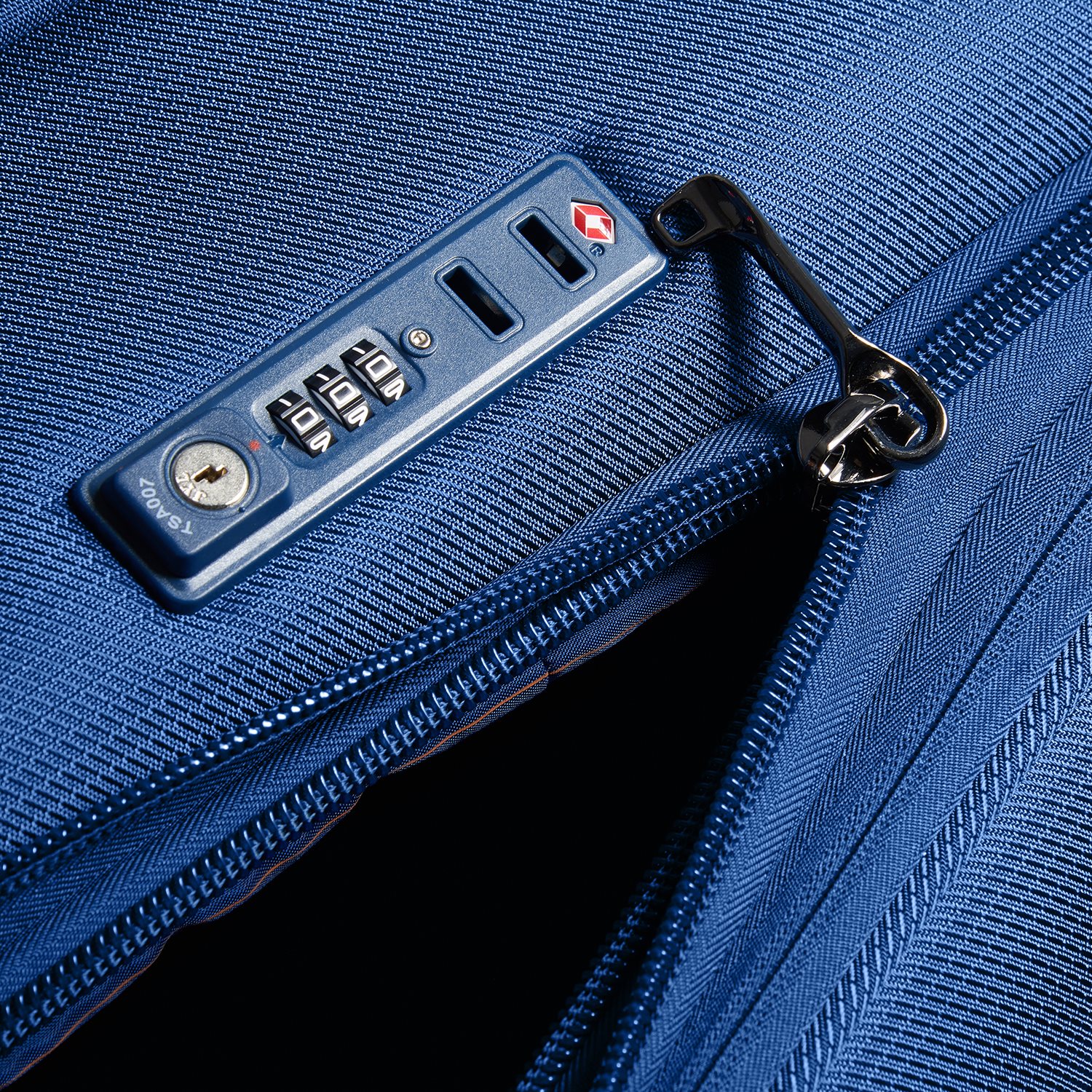 Delsey Montmartre Air 2.0 Trolley M Expandable blue