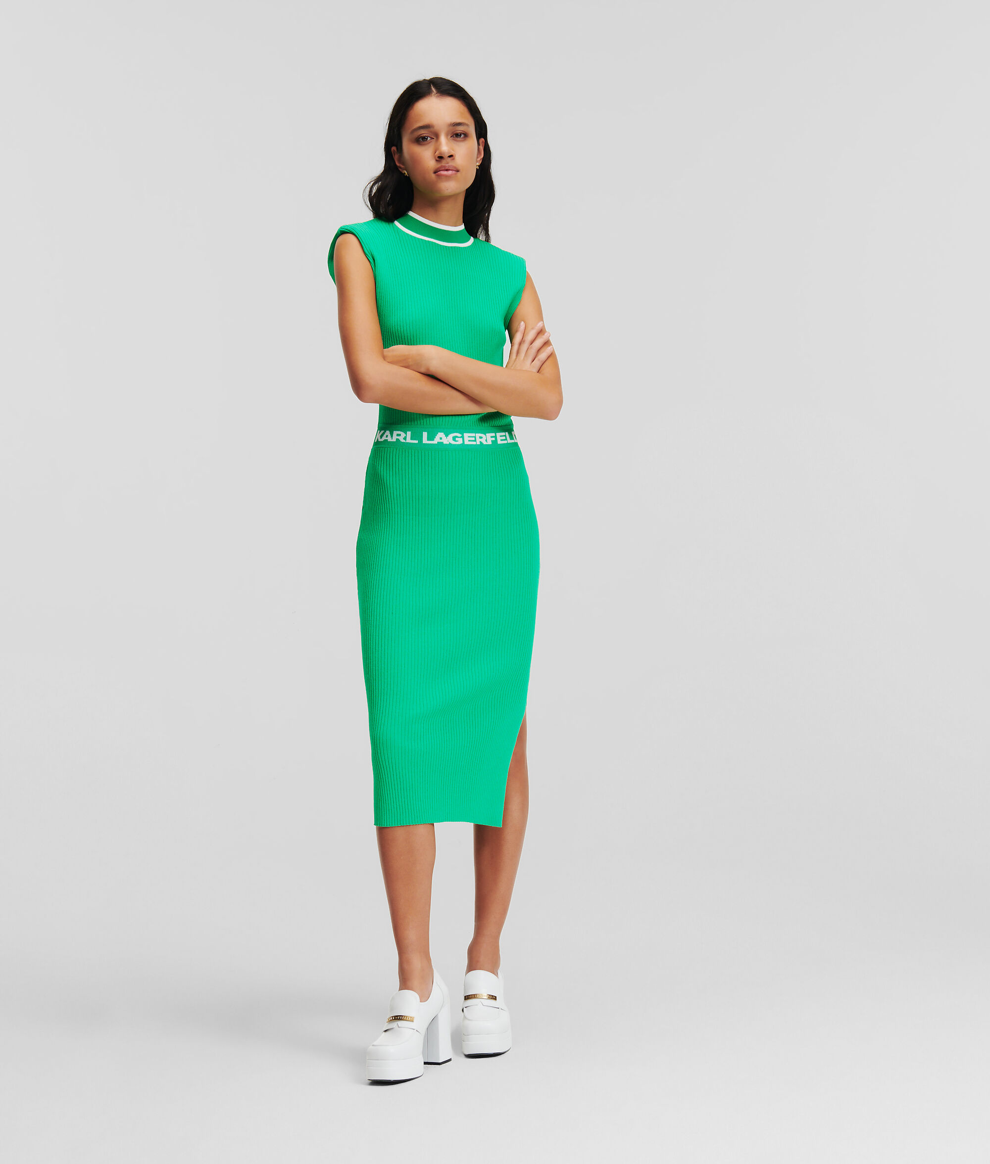 ROBE EN MAILLE MIDI À COL MONTANT