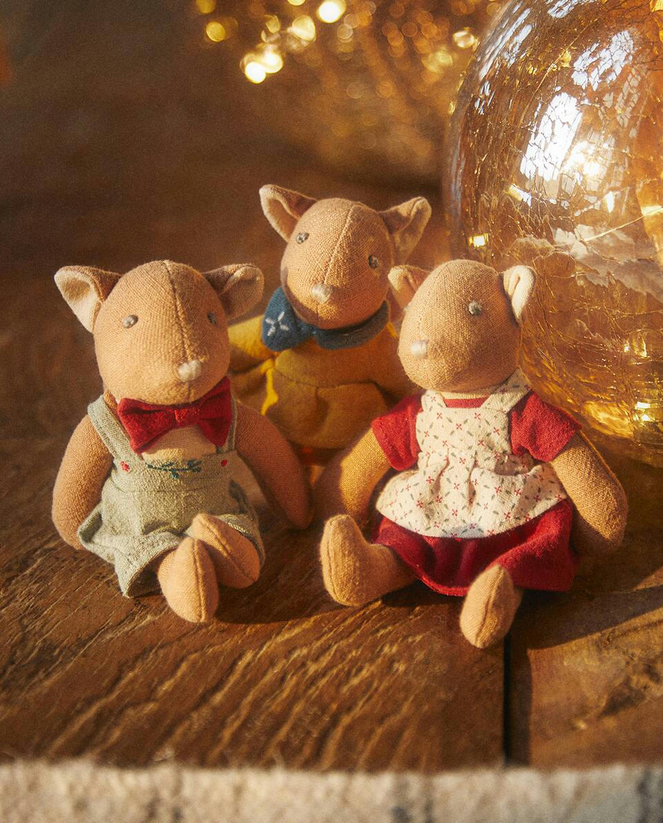 Conjunto de brinquedos de pelúcia natalinos da família de esquilos