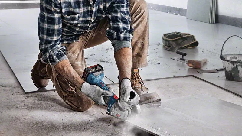 BOSCH COMBI-KIT 3 OUTILS 18V : GSB 18V-45 + GDX 18V-200 + GWS 18V-7 + 2 batteries 5,0 AH + GAL 18V-40 + SAC M (C) PRO
