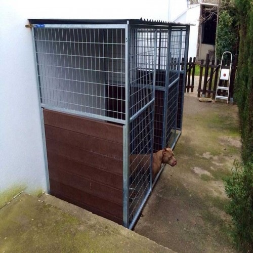 Painel traseiro em polietileno na cor metálica