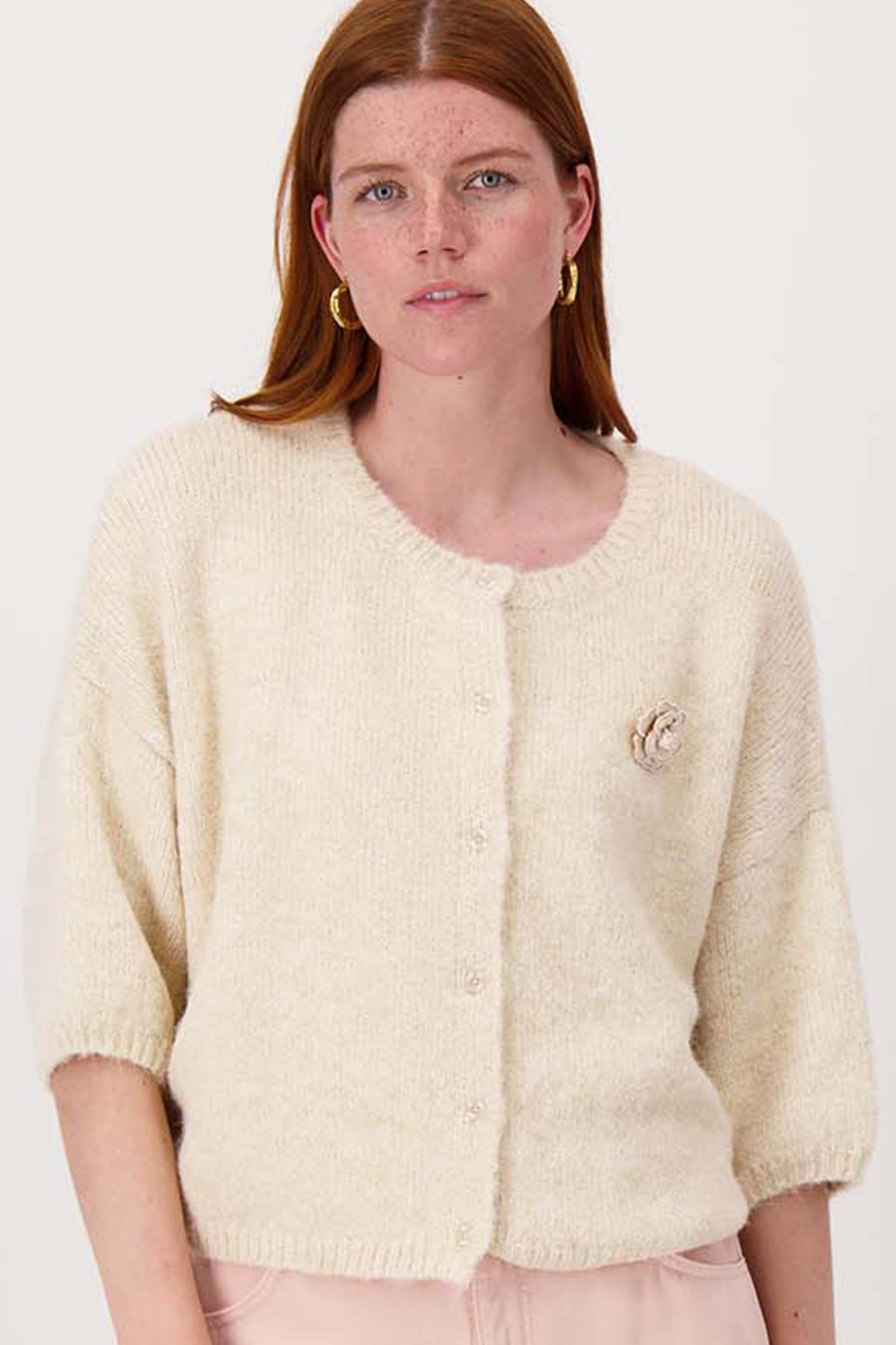 zacht basis vest met vleermuis mouwen en broche