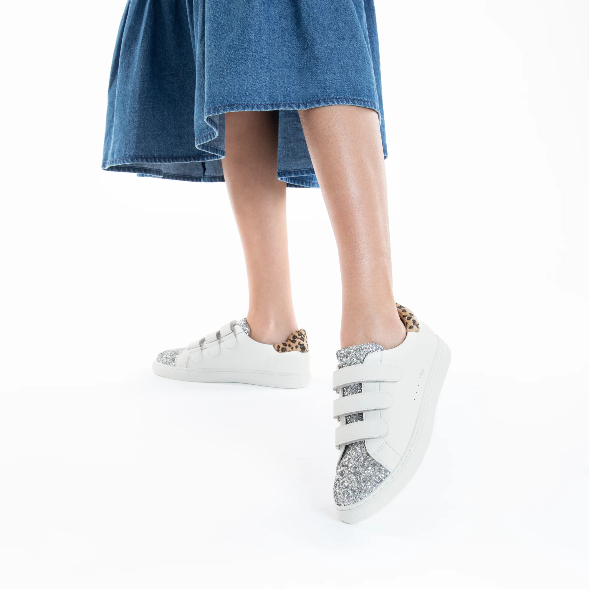 Sneakers-Baskets Nour blanc et argent à scratchs