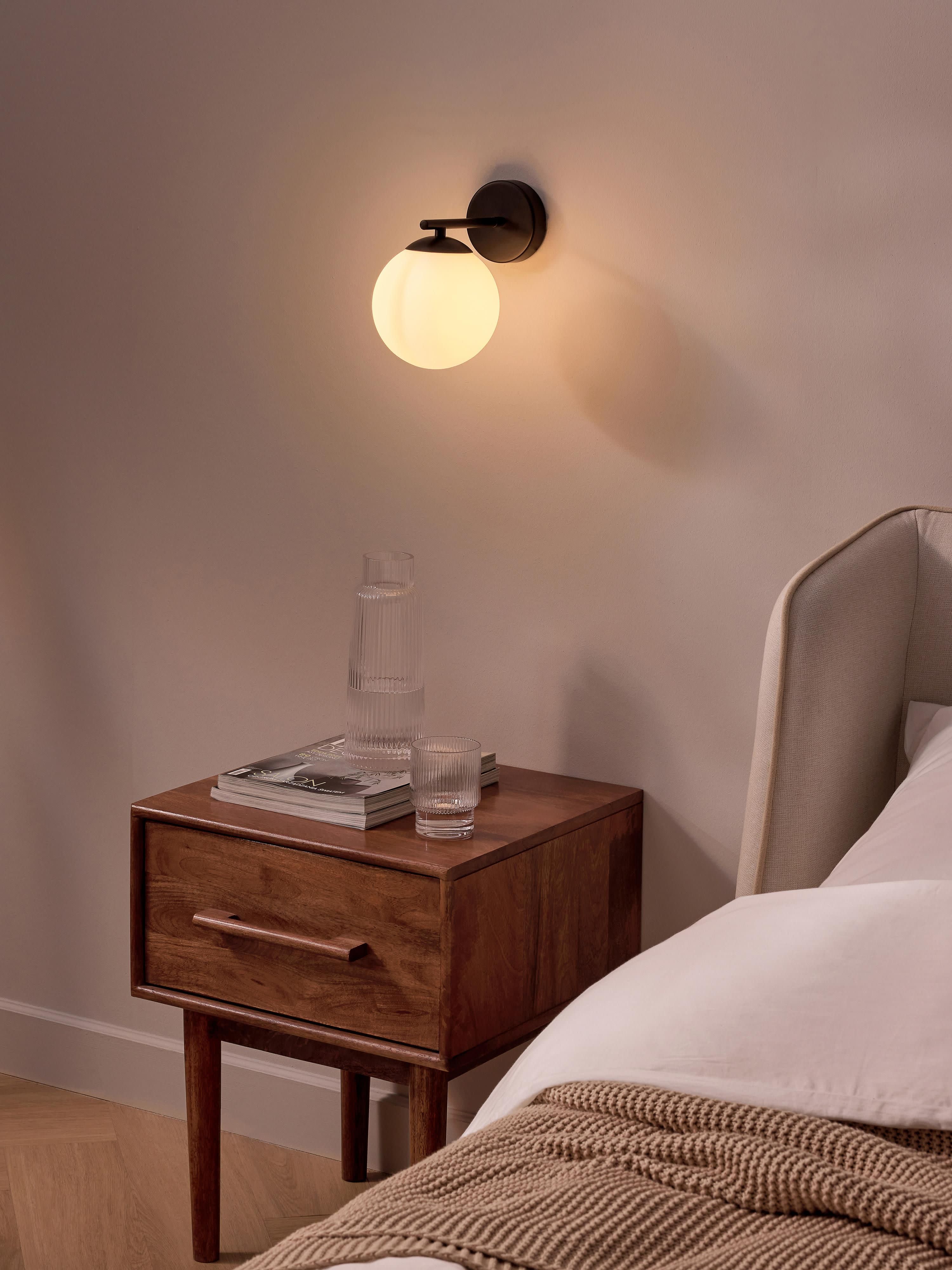 Wandlamp Atlanta van opaalglas