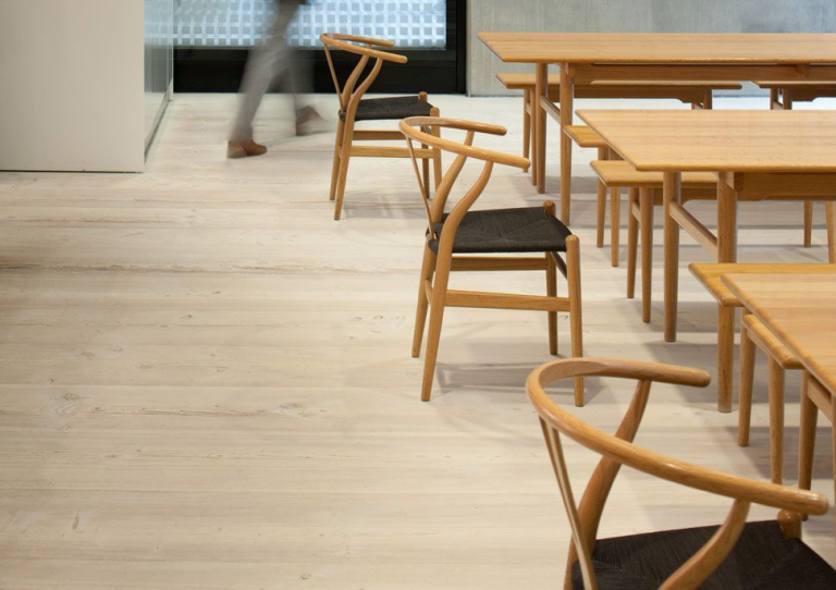 Carl Hansen & Son CH24 Wishbone stoel Colours Black Orange Red