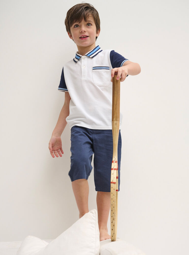 Bermuda marine uni avec ceinture tréssée pour garçon