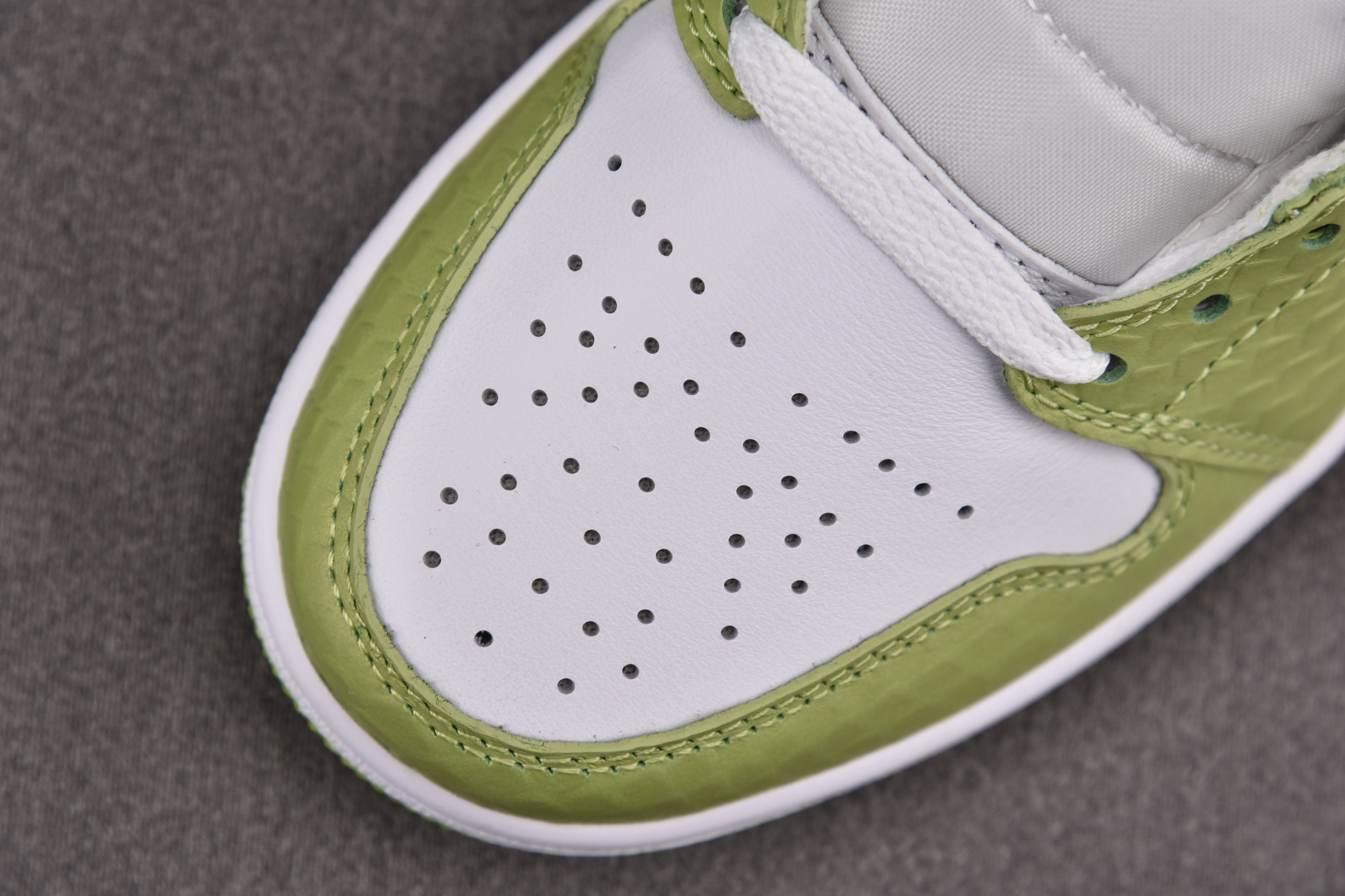 Jordan 1 Mid Green Python (Women Size!!)