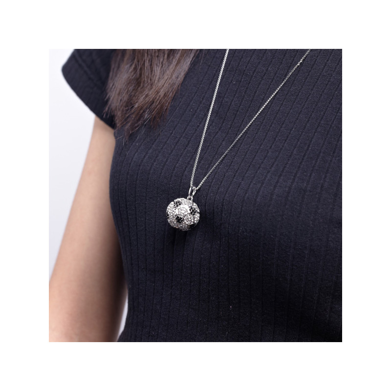Collier Ballon de Football orné de 300 Cristaux Swarovski Blancs et Noirs
