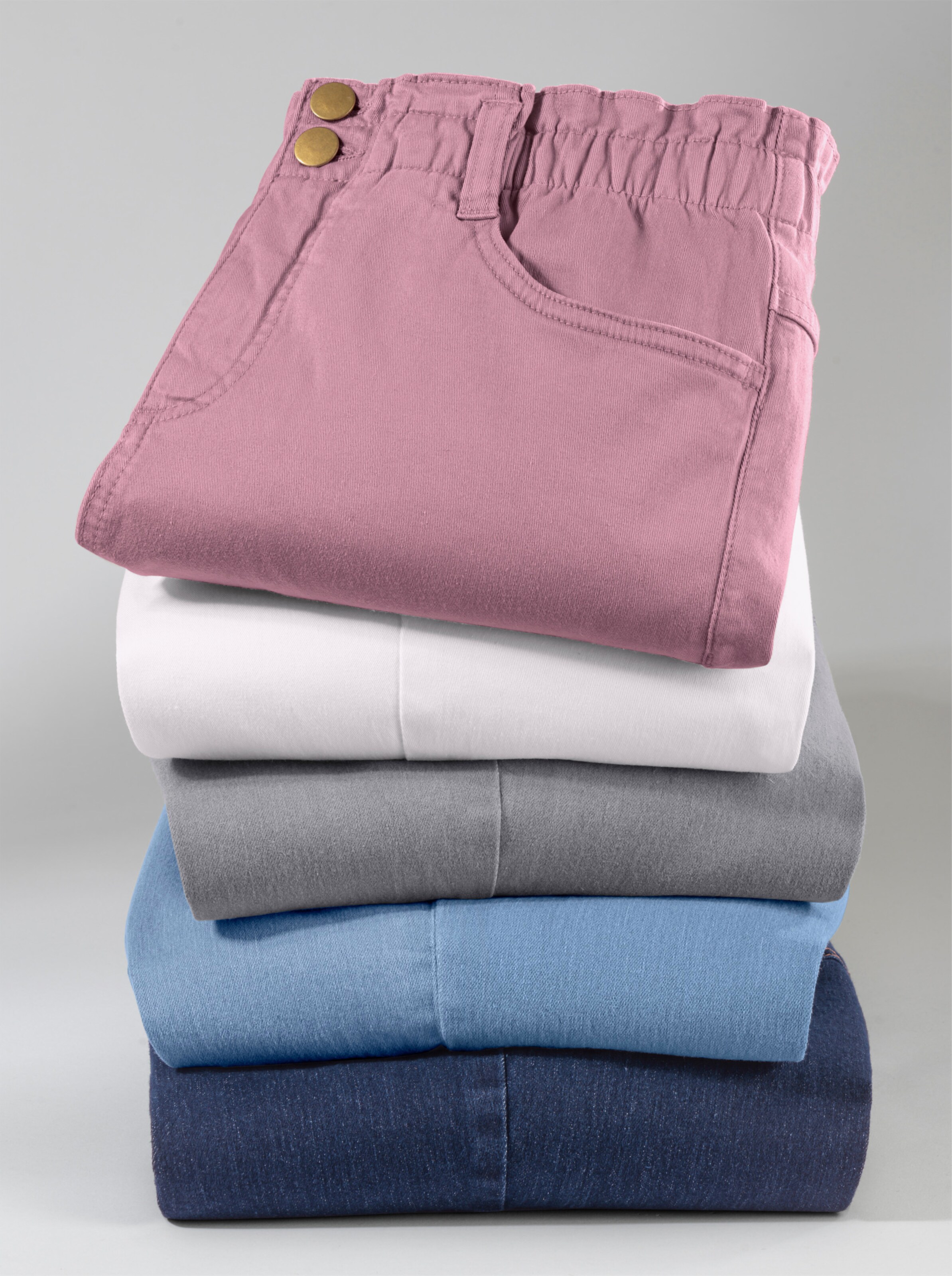 Jeans im aktuellen Paperbag-Schnitt