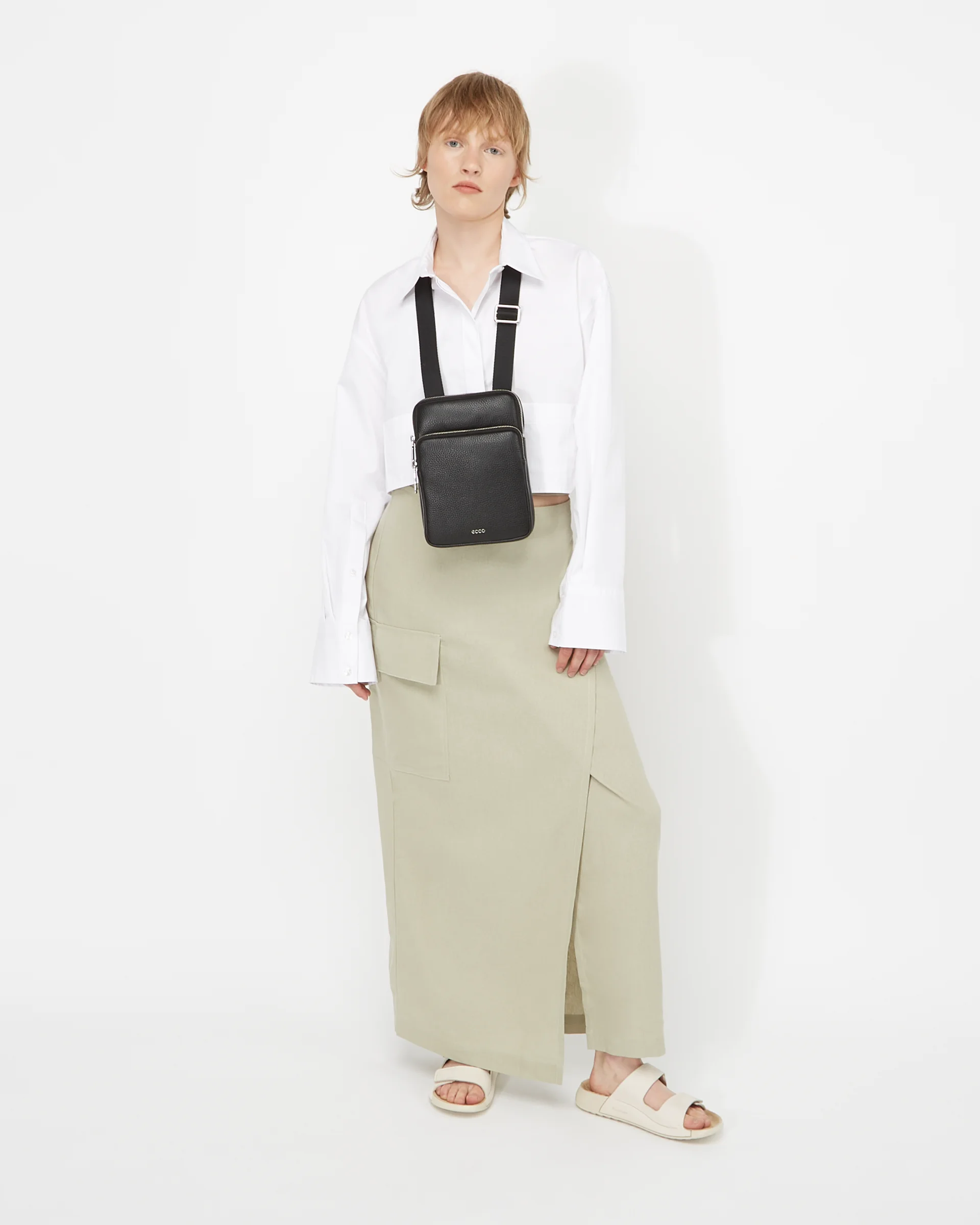 ECCO Flat Pouch Umhängetasche aus Leder Schwarz 22X17X5 cm