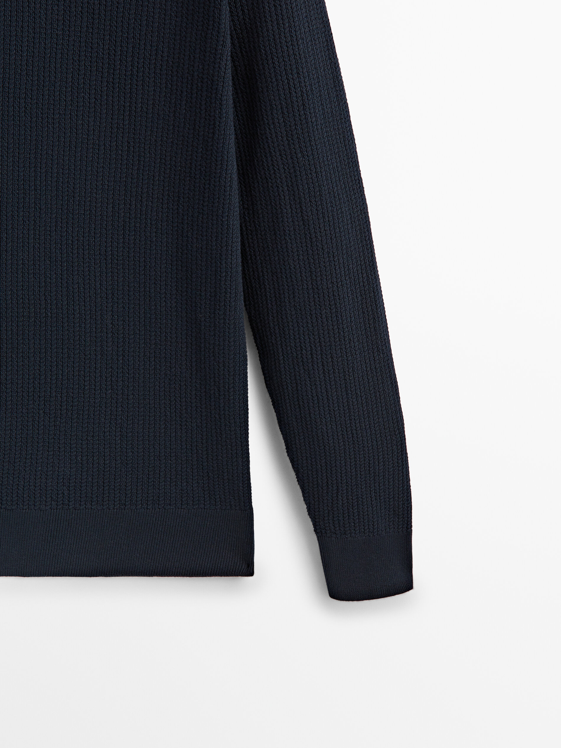 Camisa de malha com estrutura arredondada nas costas - AZUL MARINHO