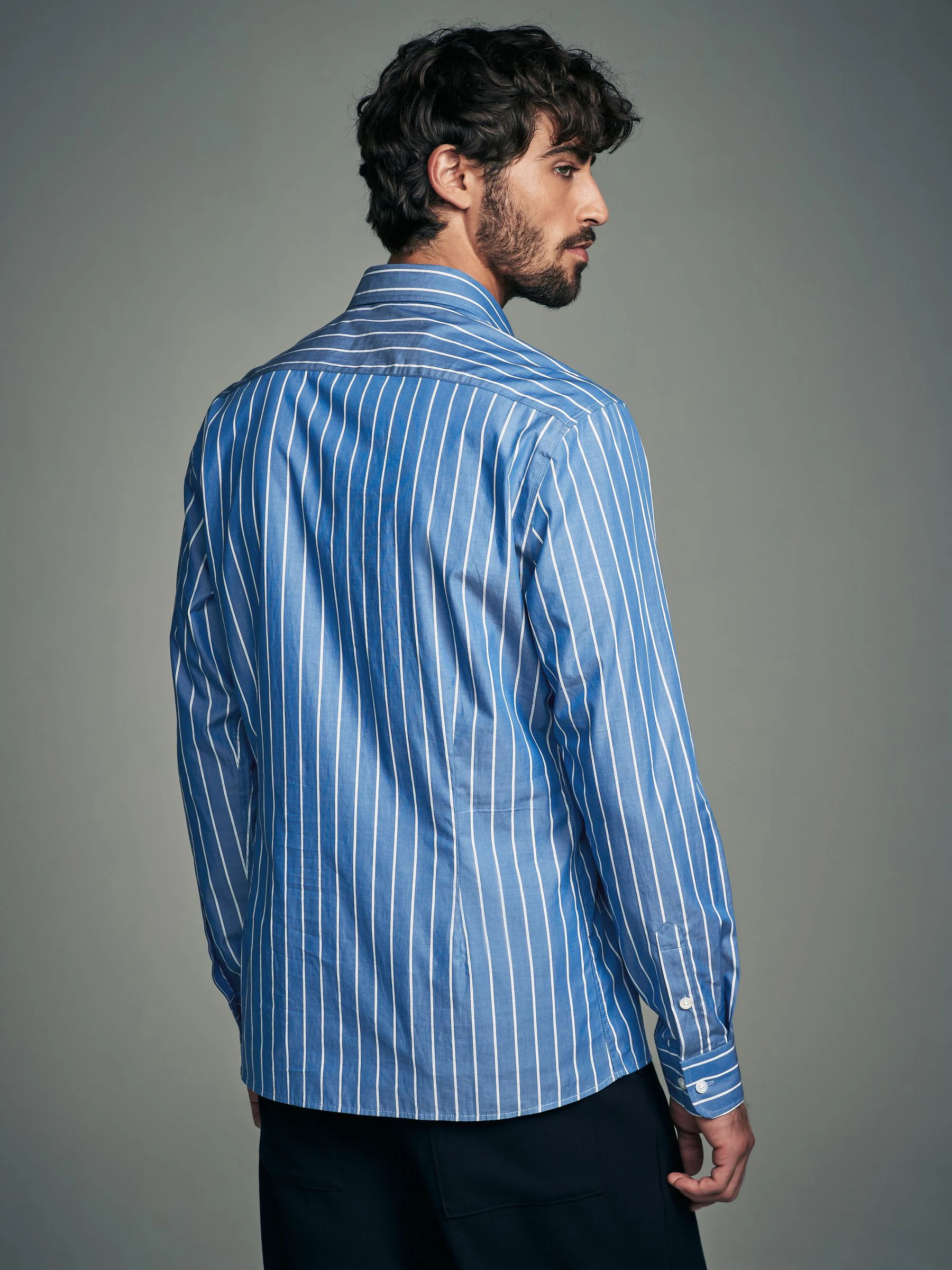 Kobaltblauw - Gestreept slim-fit overhemd van 100% katoen met enkele manchetten en lange mouwen