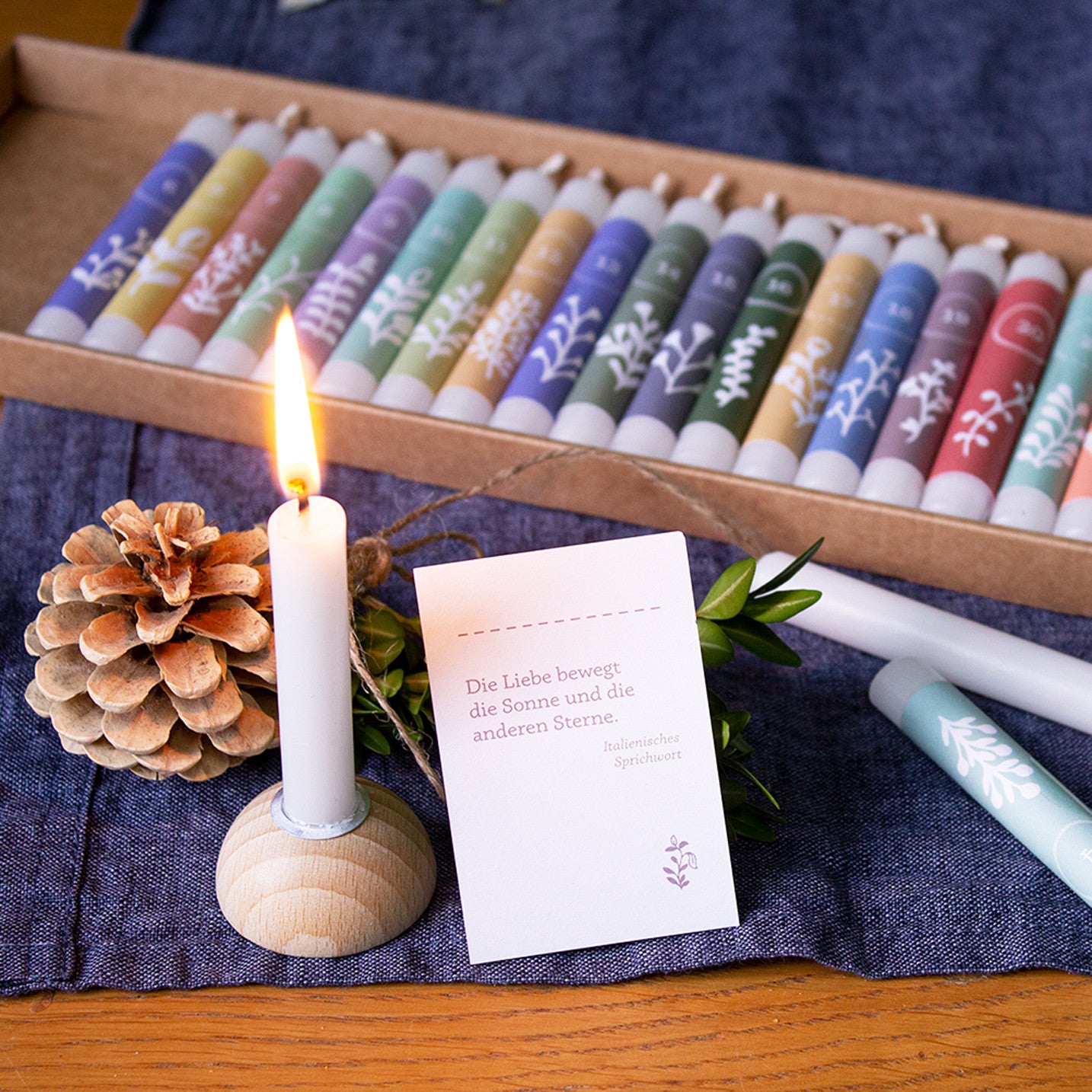 Adventskalender mit 24 Baumkerzenmomente