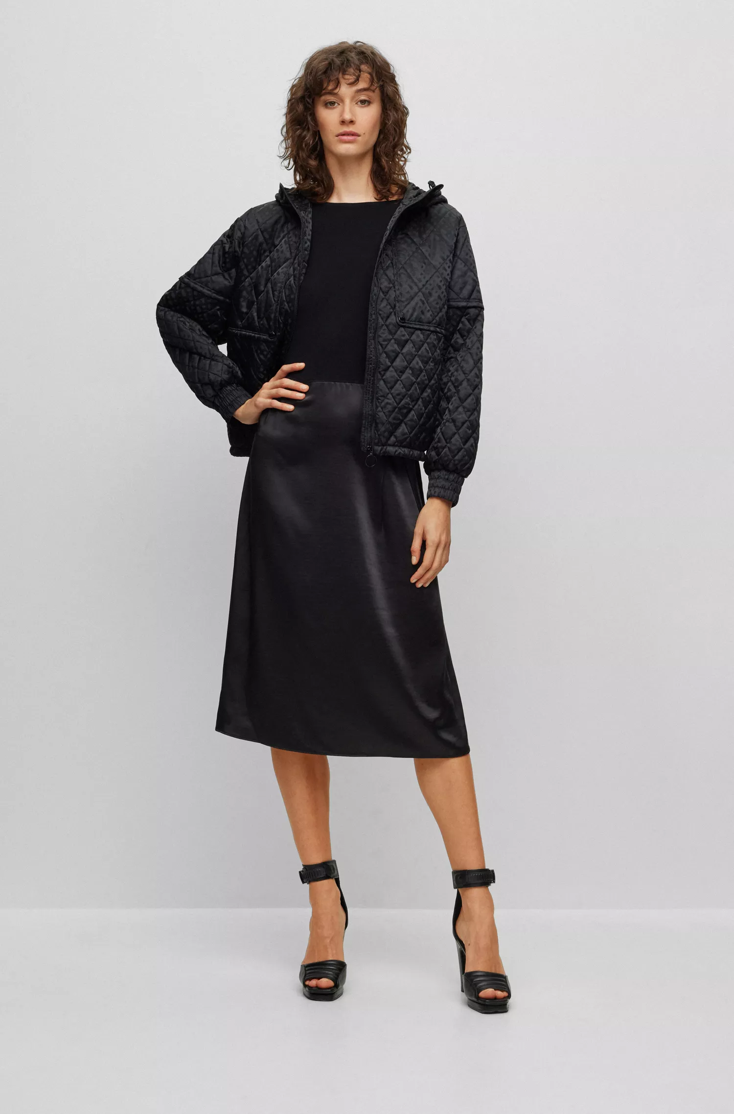 Vestido BOSS preto em tecido misto com detalhe de saia em cetim.