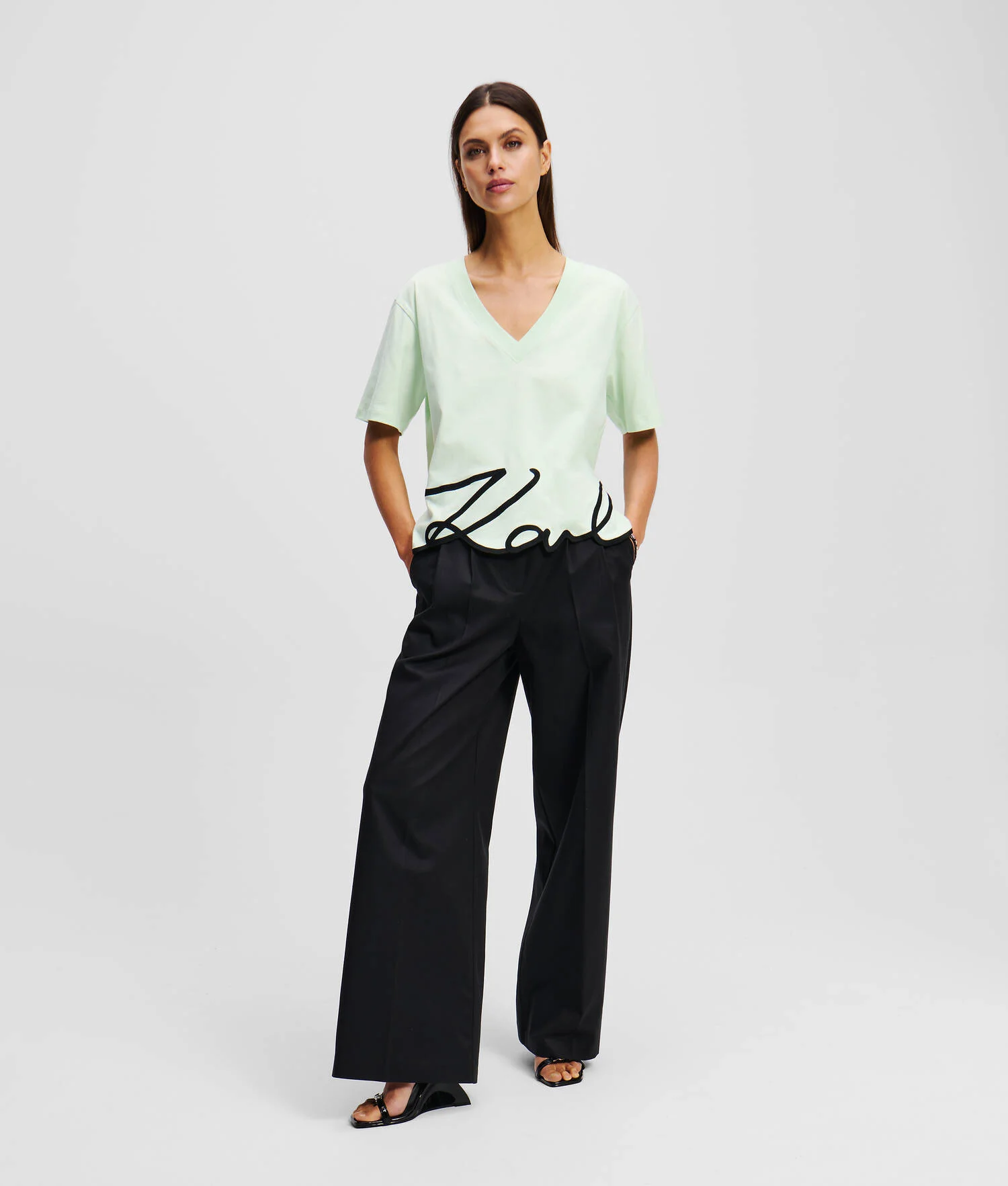 T-SHIRT COL EN V KARL SIGNATURE - Vaporisateur